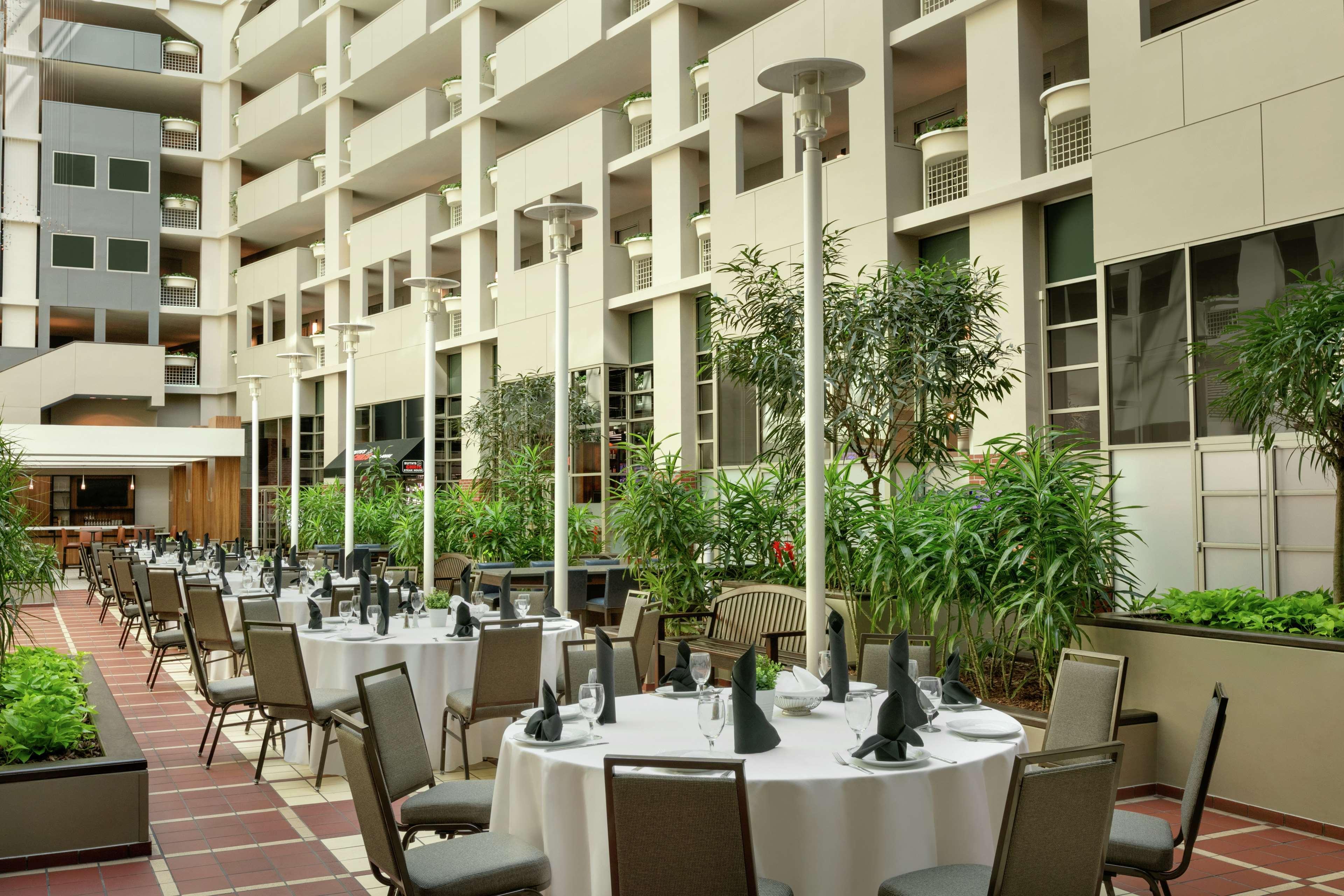 Embassy Suites By Hilton Atlanta At Centennial Olympic Park Bagian luar foto