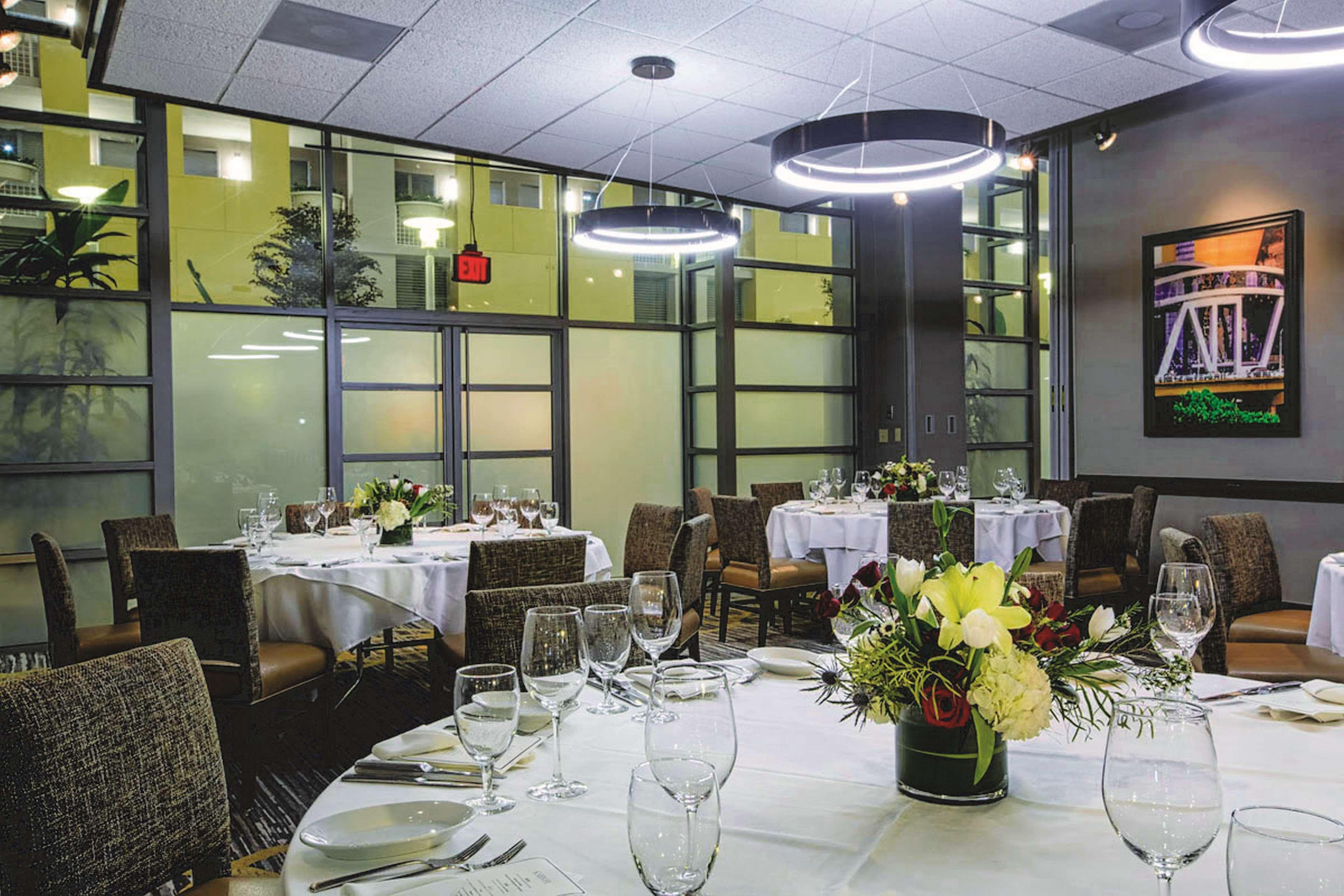 Embassy Suites By Hilton Atlanta At Centennial Olympic Park Bagian luar foto